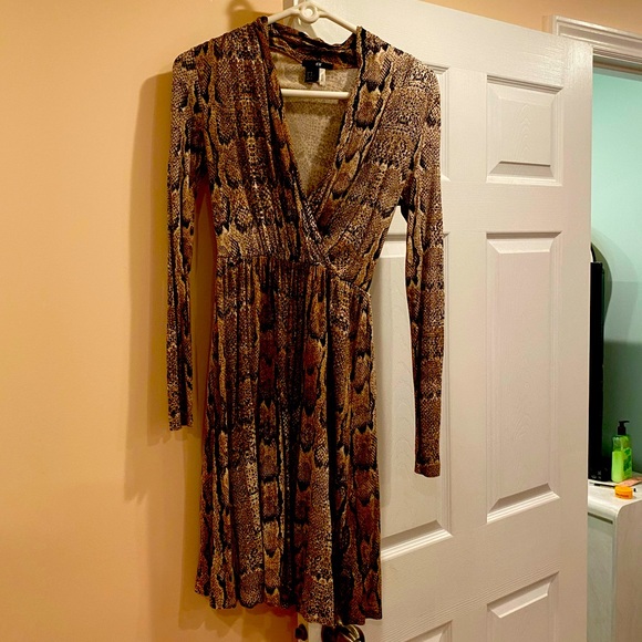 XS Below the knee snakeskin print dress from H&M - Picture 2 of 5